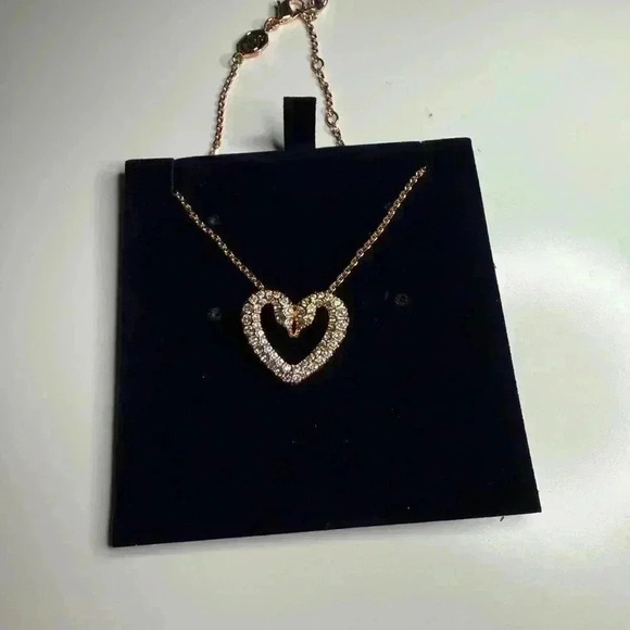 COPY - SWAROVSKI Swan heart necklace! - Picture 2 of 7